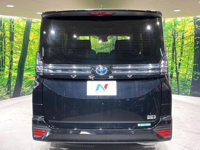 VOXY HYBRID