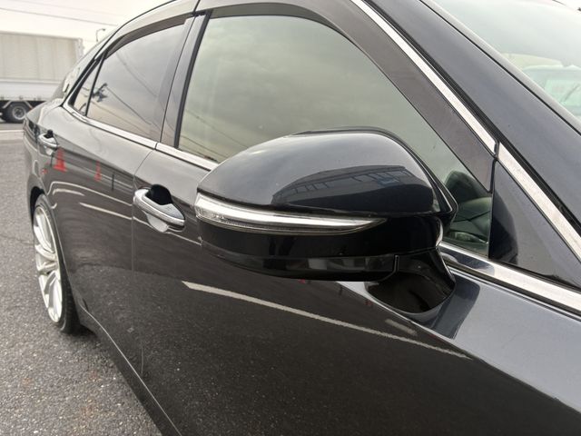 CROWN sedan