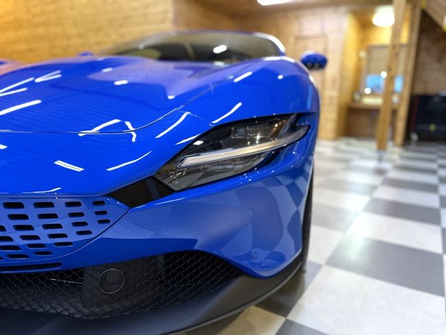 FERRARI Roma