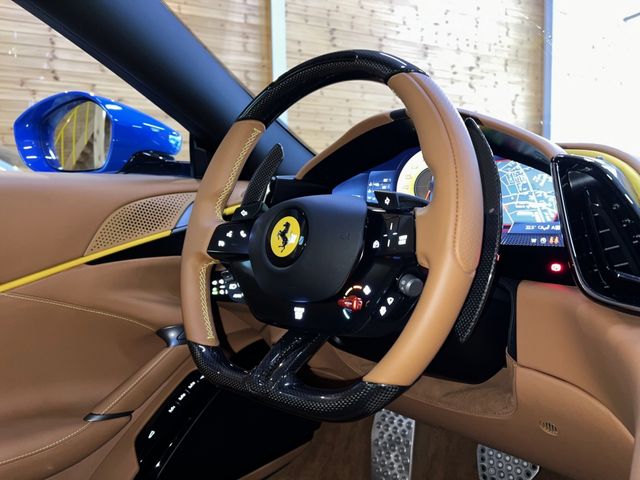 FERRARI Roma