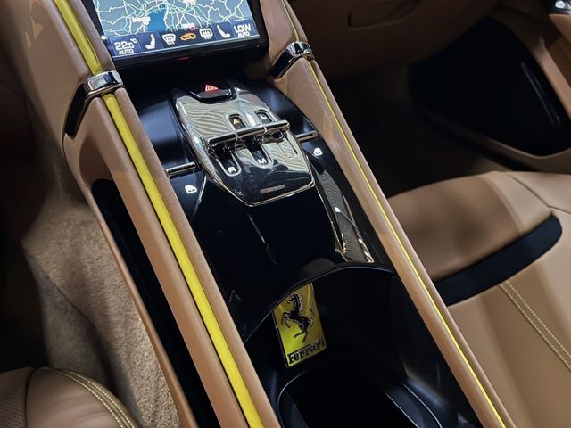 FERRARI Roma
