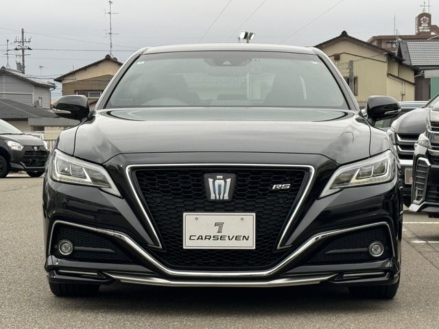 CROWN sedan hybrid
