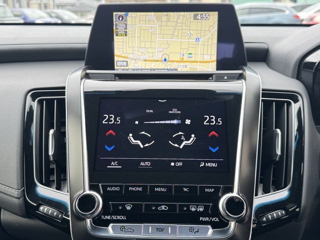 CROWN sedan hybrid