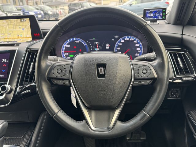 CROWN sedan hybrid