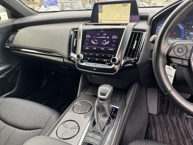 CROWN sedan hybrid