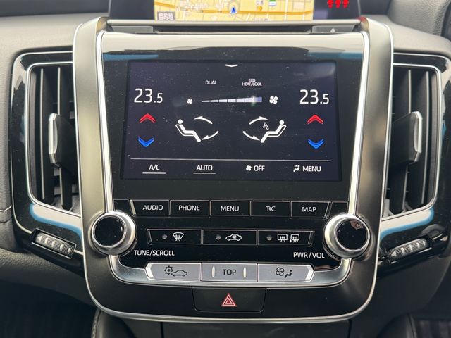 CROWN sedan hybrid