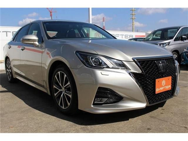 CROWN sedan