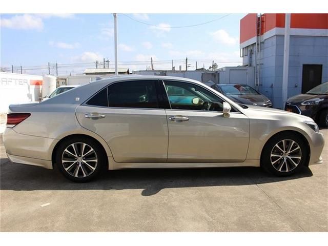 CROWN sedan