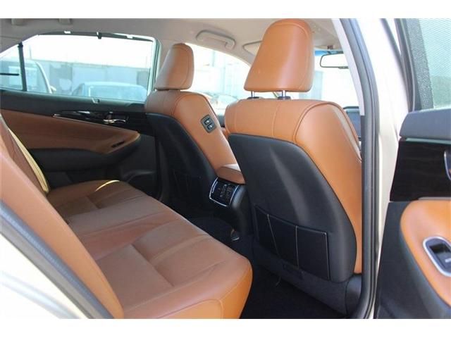 CROWN sedan