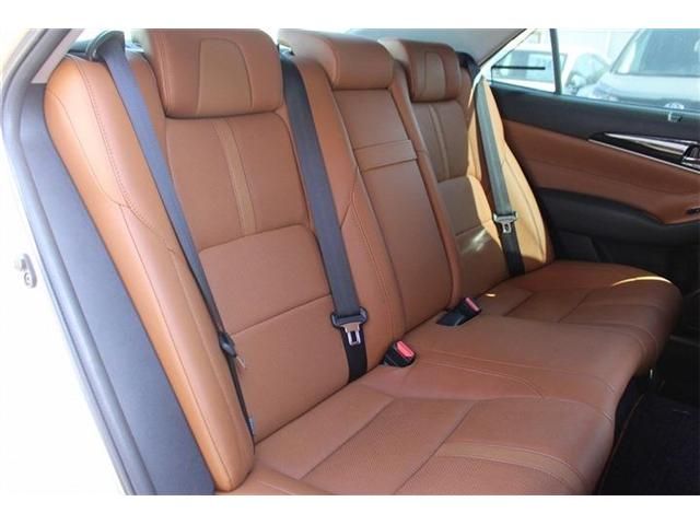 CROWN sedan