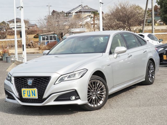 CROWN sedan hybrid 4WD