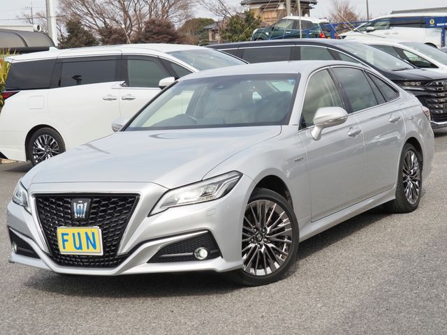 CROWN sedan hybrid 4WD