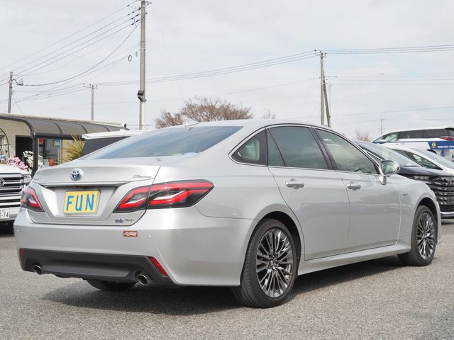 CROWN sedan hybrid 4WD