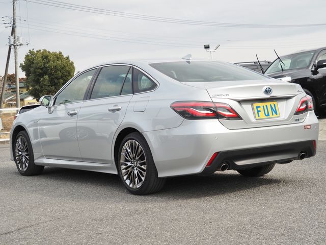 CROWN sedan hybrid 4WD