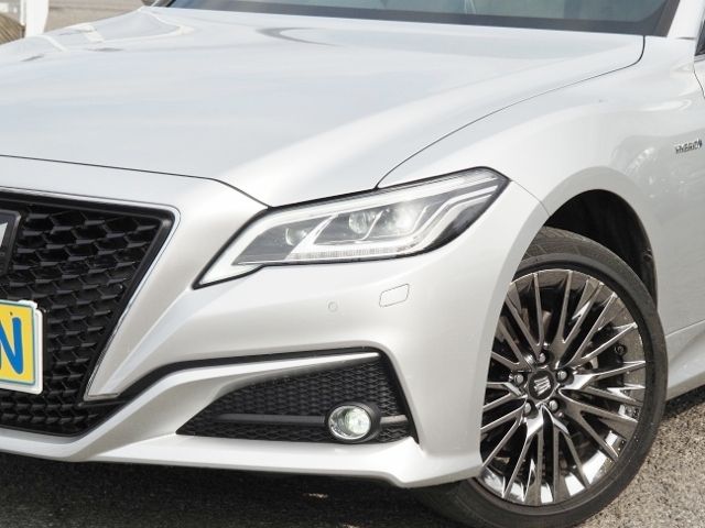 CROWN sedan hybrid 4WD
