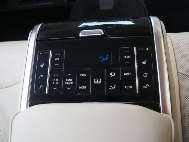 CROWN sedan hybrid 4WD