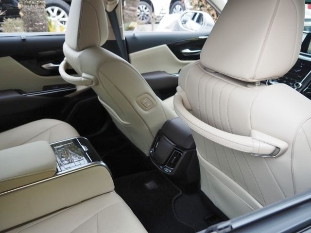 CROWN sedan hybrid 4WD