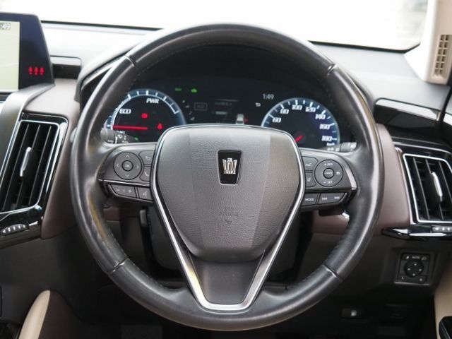 CROWN sedan hybrid 4WD