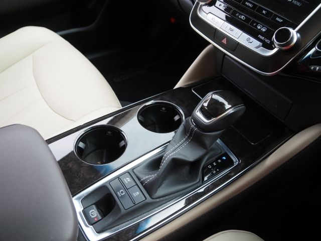 CROWN sedan hybrid 4WD