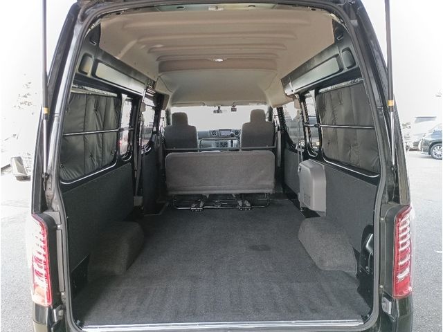 NV350 CARAVAN 4WD