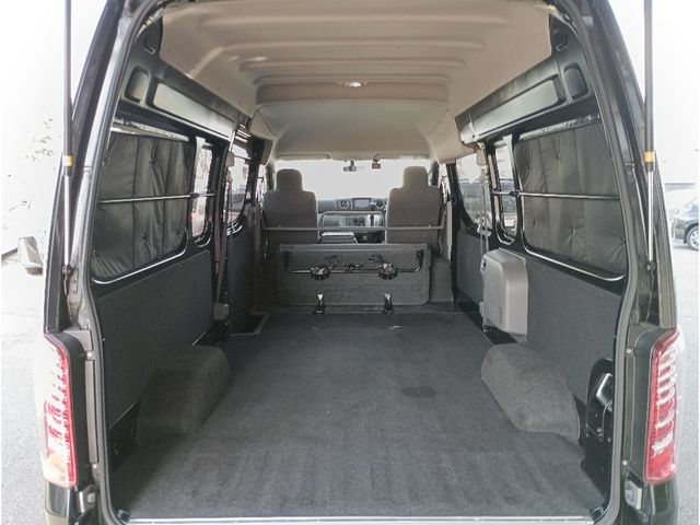 NV350 CARAVAN 4WD