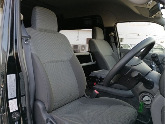 NV350 CARAVAN 4WD