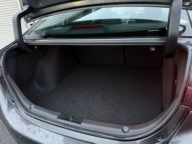 AXELA sedan