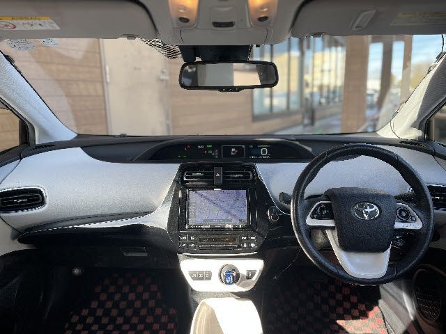 PRIUS 4WD