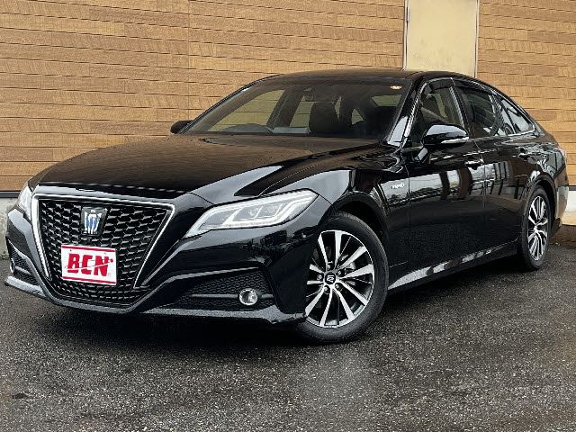 CROWN sedan hybrid