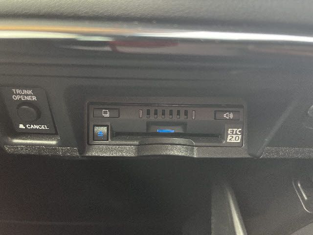 CROWN sedan hybrid