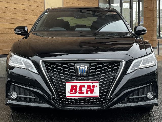 CROWN sedan hybrid