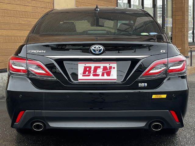 CROWN sedan hybrid