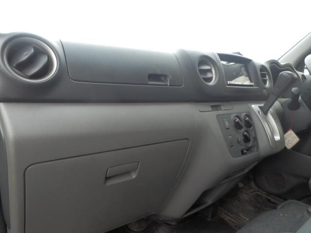 NV350 CARAVAN 4WD