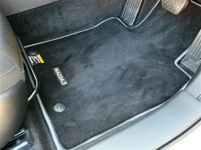 MAZDA3 SEDAN
