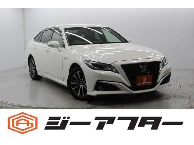 CROWN sedan hybrid