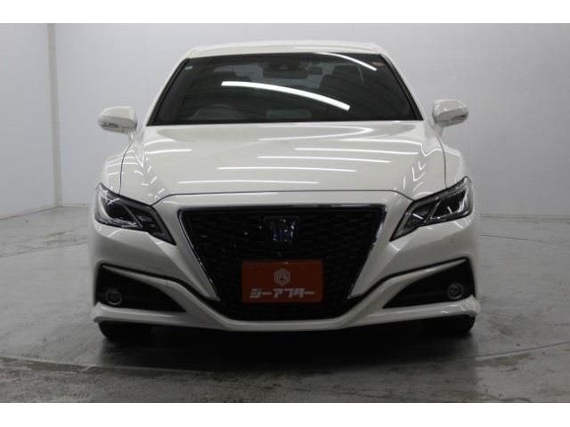 CROWN sedan hybrid