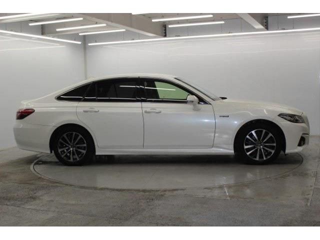 CROWN sedan hybrid