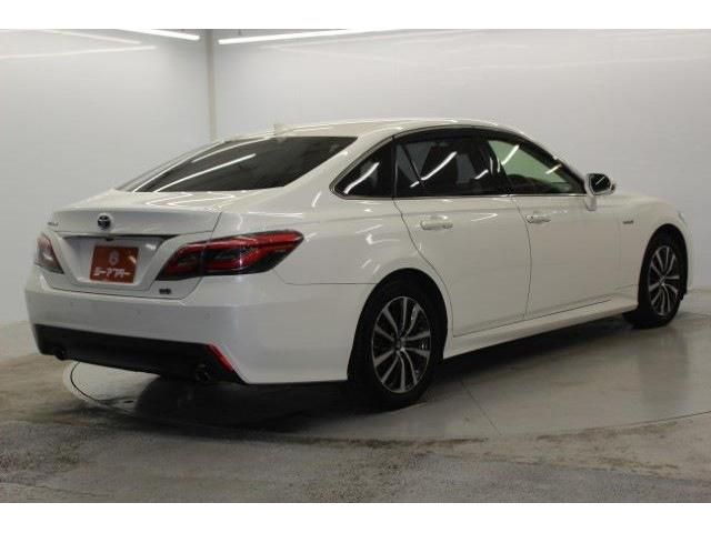 CROWN sedan hybrid