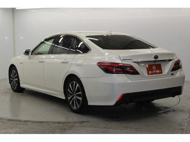 CROWN sedan hybrid