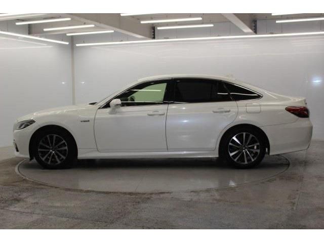CROWN sedan hybrid