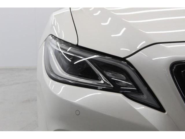 CROWN sedan hybrid