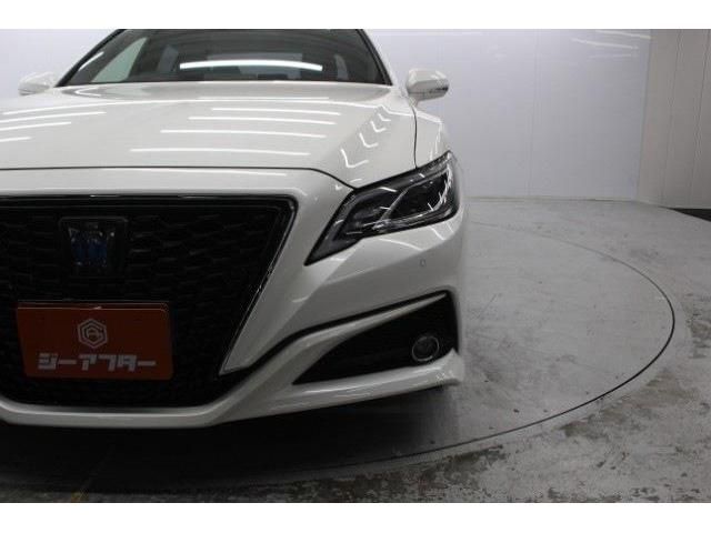CROWN sedan hybrid