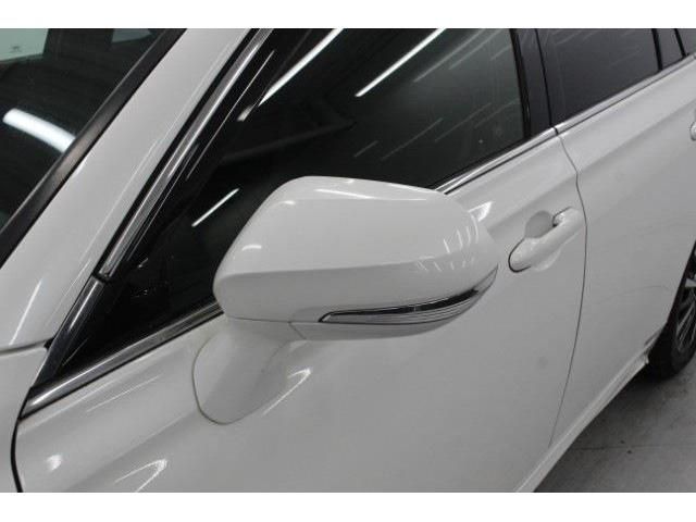CROWN sedan hybrid