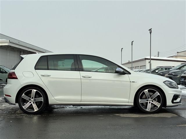 VOLKSWAGEN GOLF R