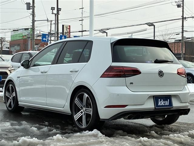 VOLKSWAGEN GOLF R