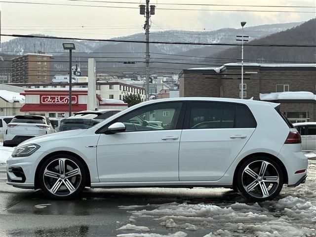 VOLKSWAGEN GOLF R