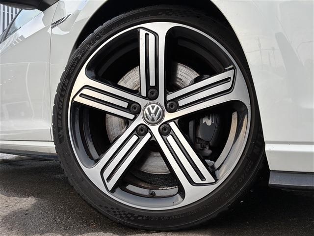 VOLKSWAGEN GOLF R
