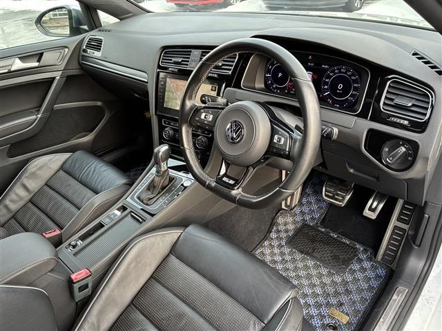 VOLKSWAGEN GOLF R