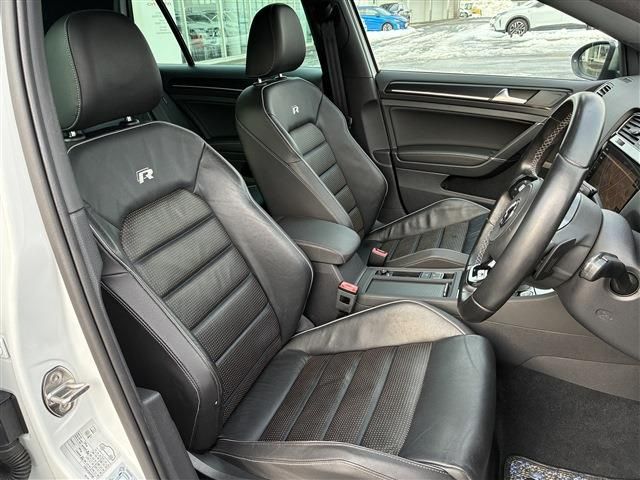 VOLKSWAGEN GOLF R