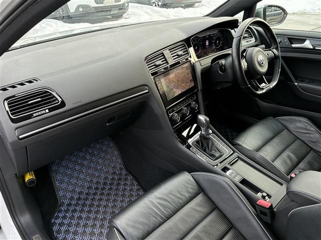 VOLKSWAGEN GOLF R